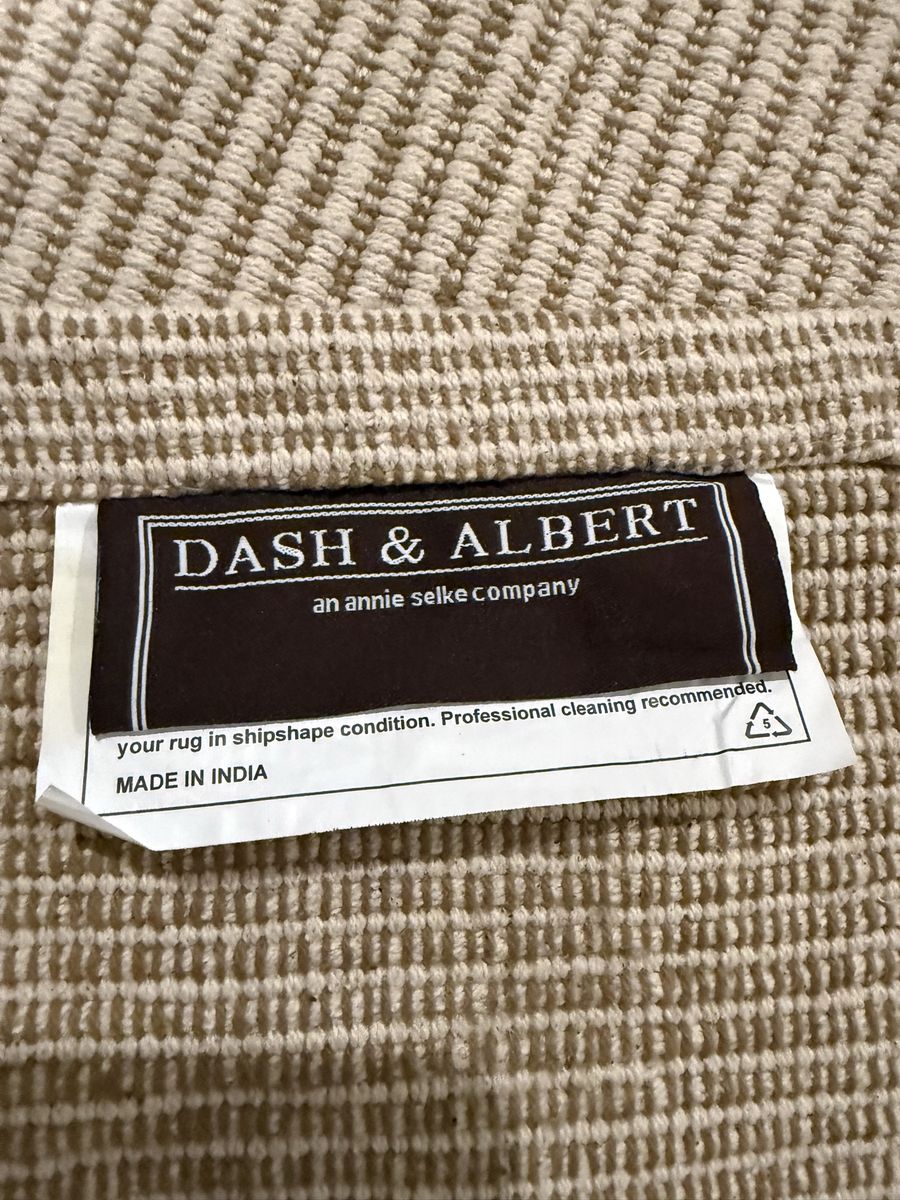Beautiful large area rug, like new