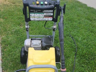 Karcher 3000 PSI 2.5 GPM Pressure Washer Powered by Honda 6.0 HP