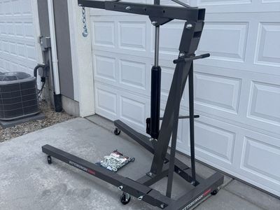 Pittsburgh Automotive 2-Ton Foldable Engine Hoist / Shop Crane