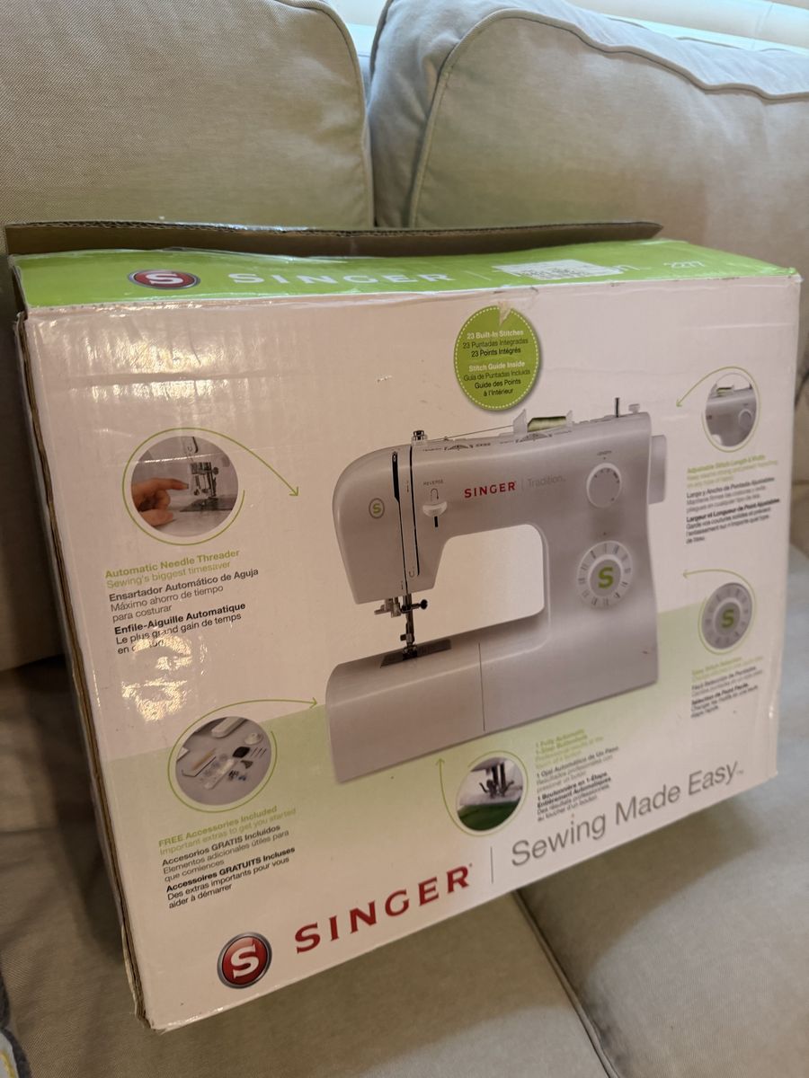 Singer Tradition 2277 Sewing Machine - New in Box
