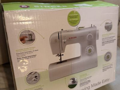 Singer Tradition 2277 Sewing Machine - New in Box