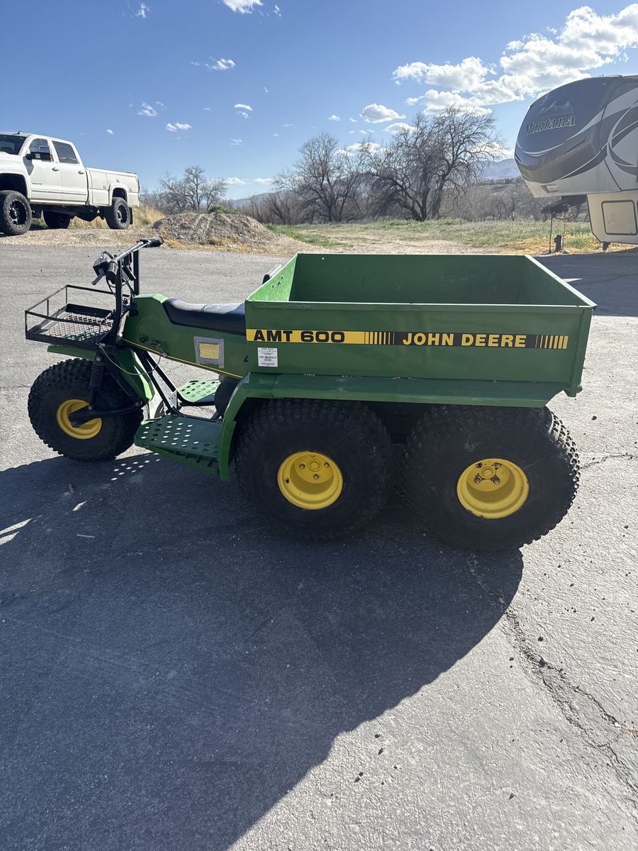 John Deere Gator Amt 600