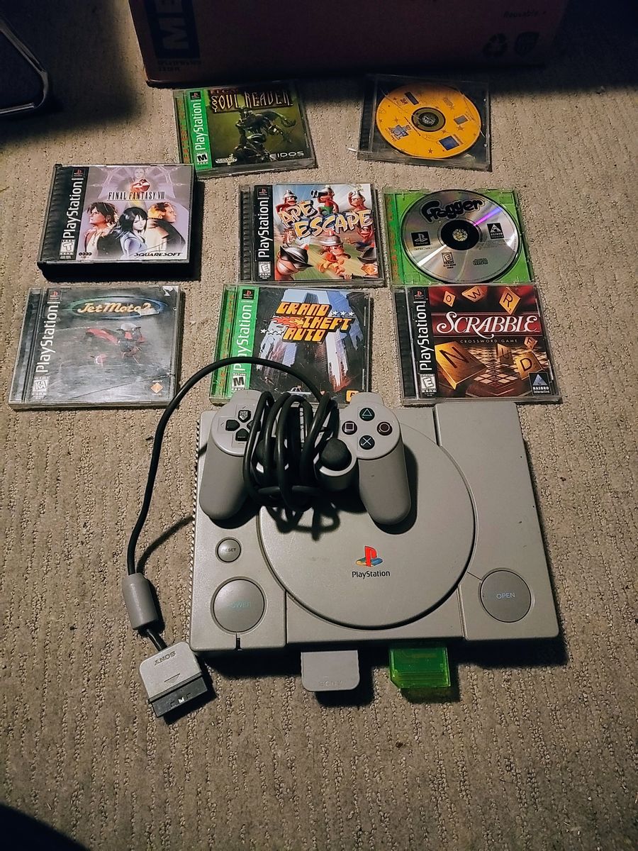 Ps1, 1 controller, 2 memory cards and 8 games. Needs cables.