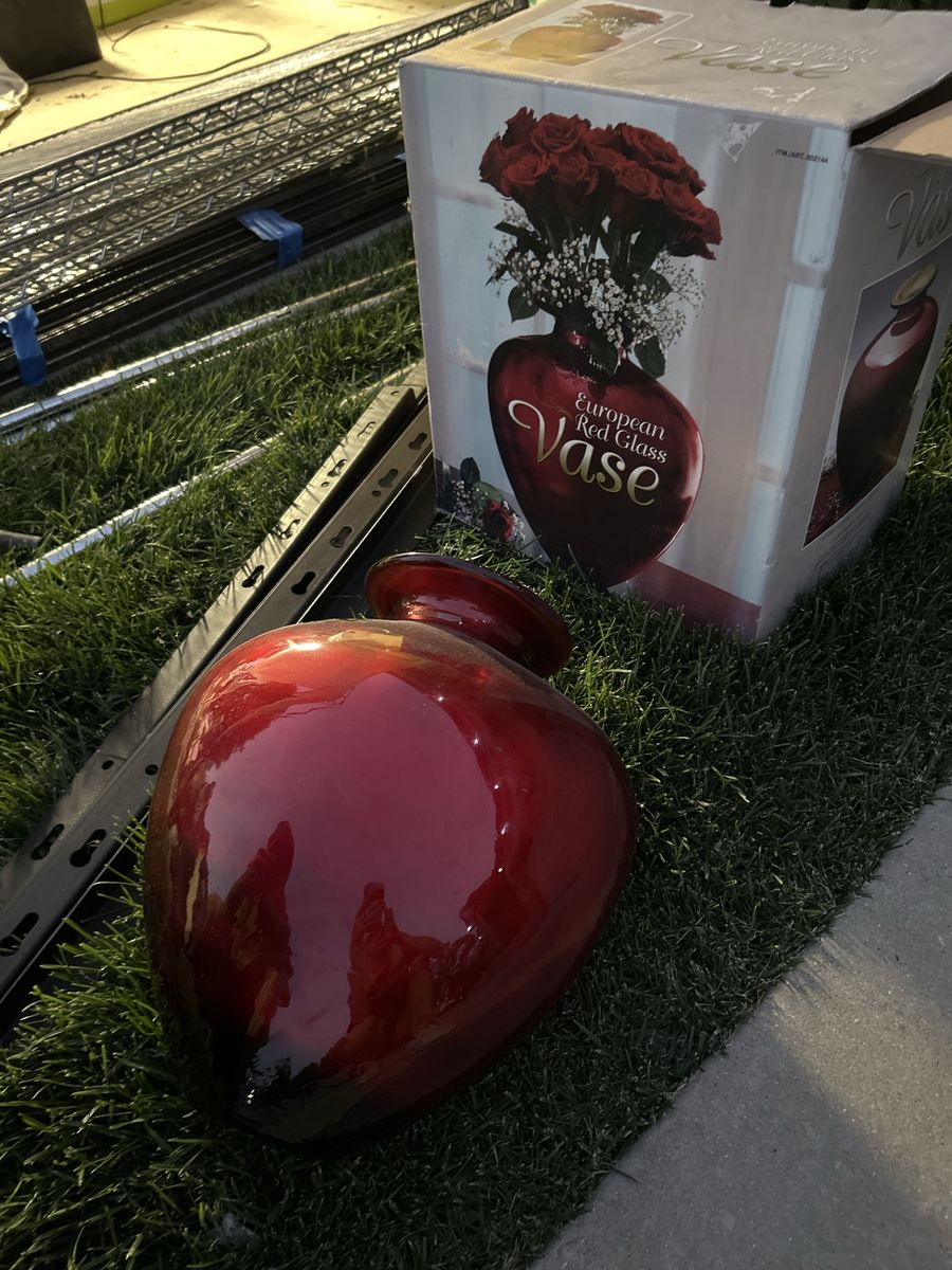 Beautiful brand new vase!