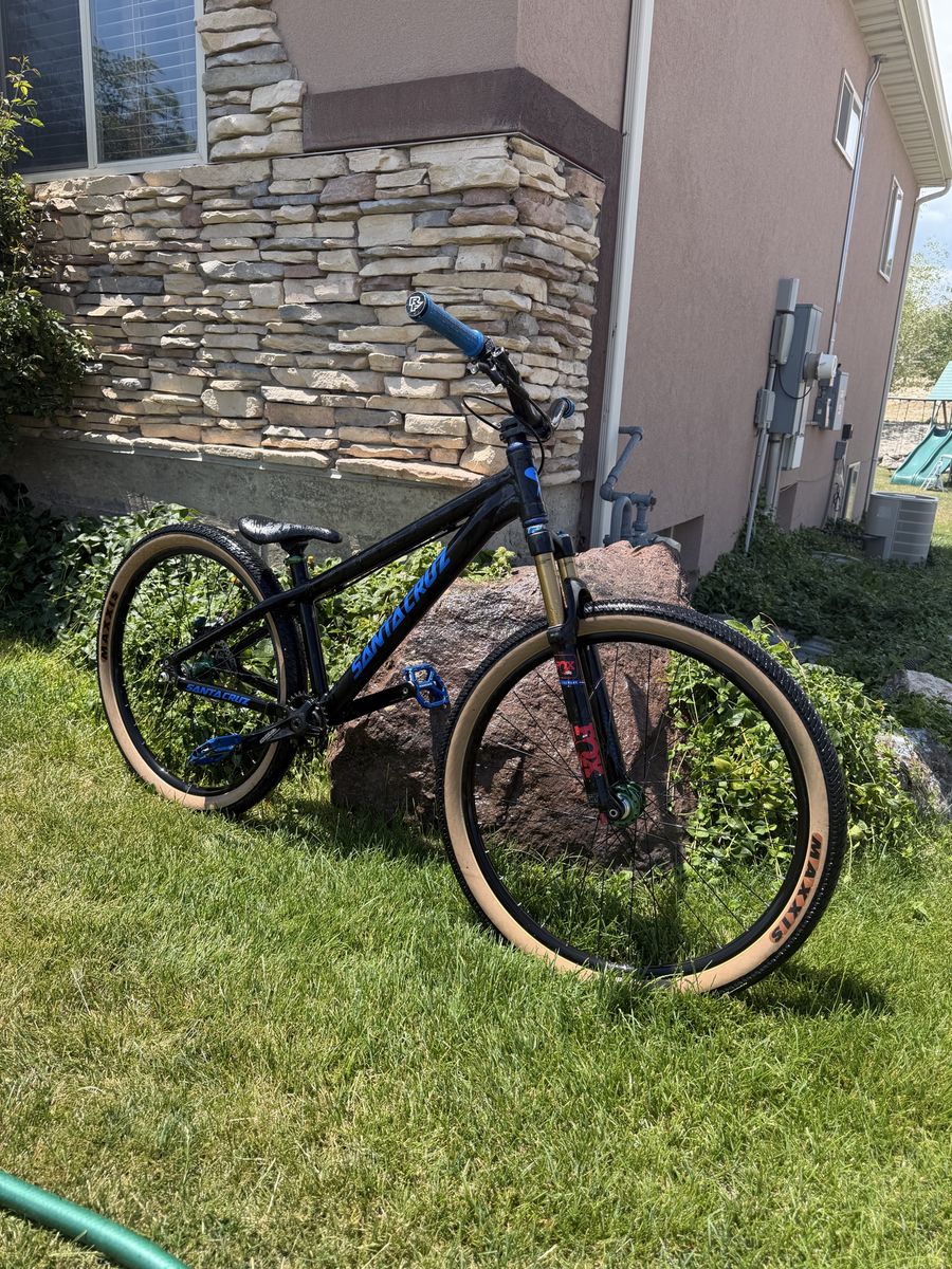 Santa Cruz Jackal Dirt Jumper Bike - Black/Blue, Maxxis Tires, Fox Suspension