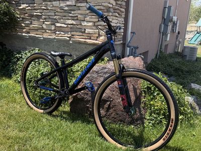 Santa Cruz Jackal Dirt Jumper Bike - Black/Blue, Maxxis Tires, Fox Suspension