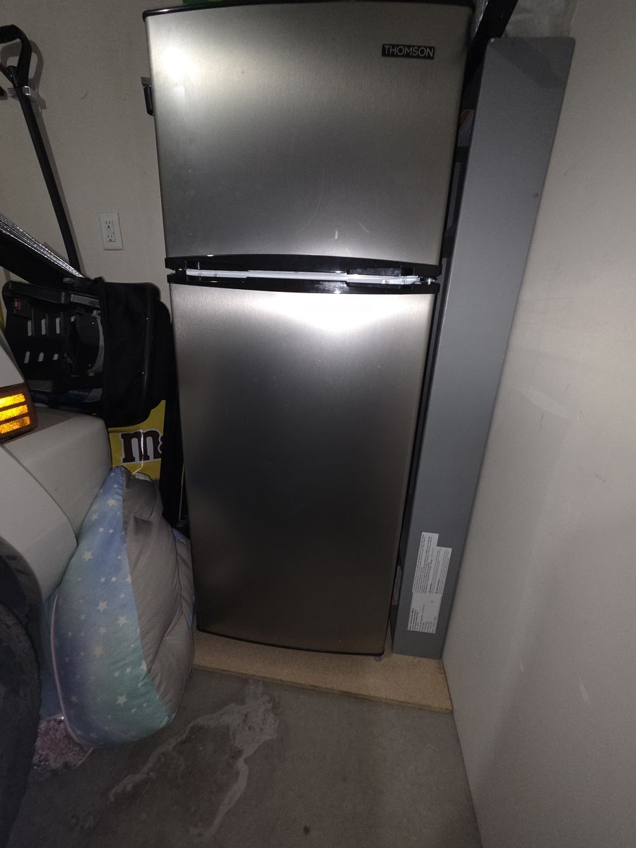 Thompson Refrigerator., 7.5 cubic ft.