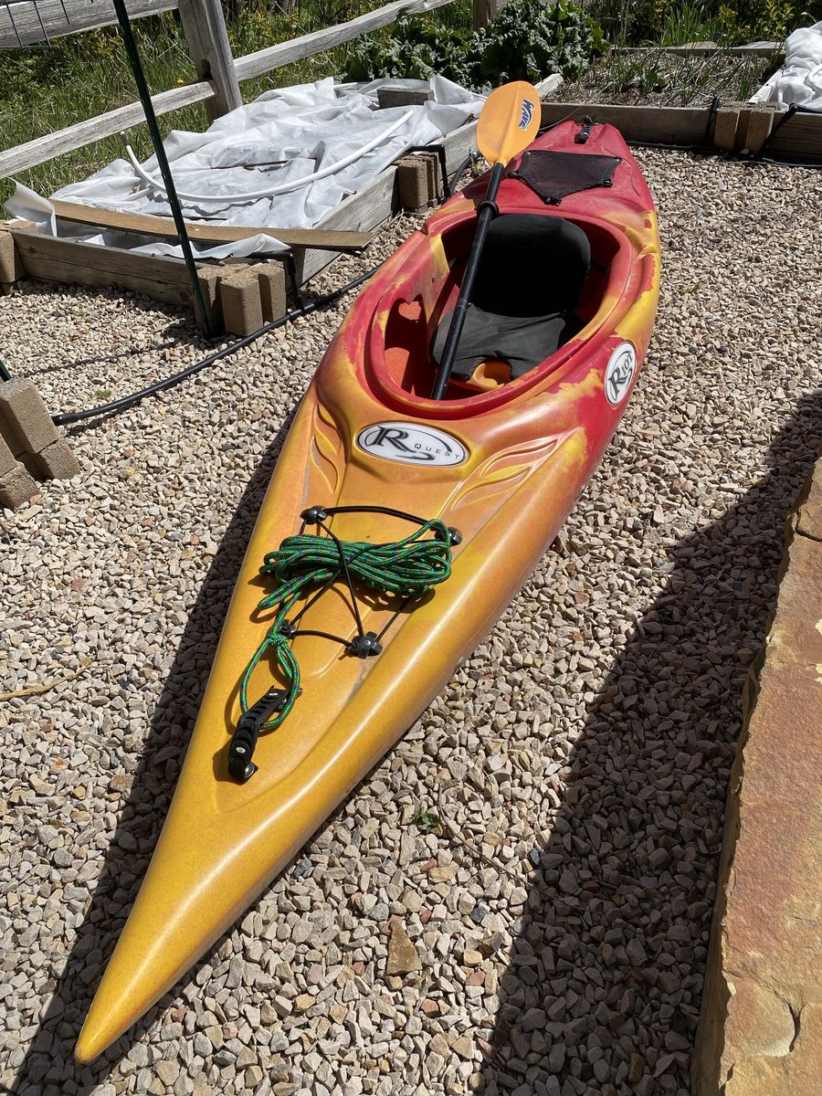 Riot Quest 10 Kayak + Cannon Fiberglass Paddle – Great Condition