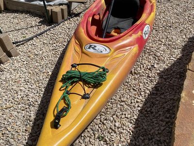 Riot Quest 10 Kayak + Cannon Fiberglass Paddle – Great Condition
