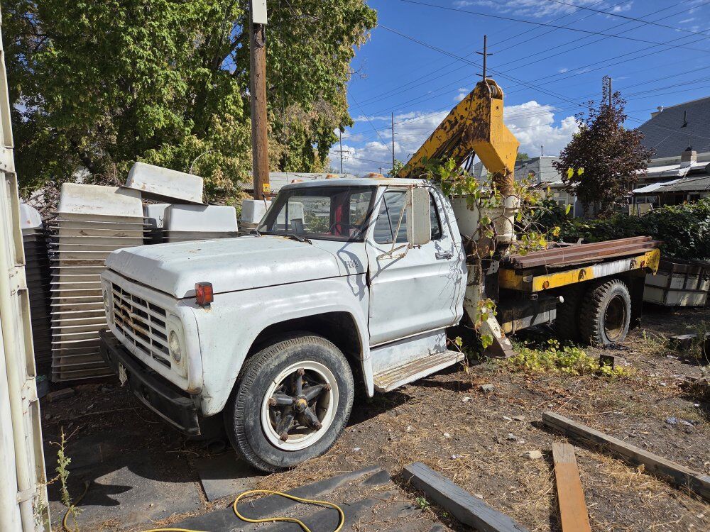 1977 Ford F 600 Crane/flatbed
