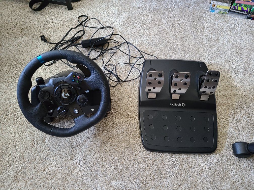Logitech G923 Racing Wheel for PC