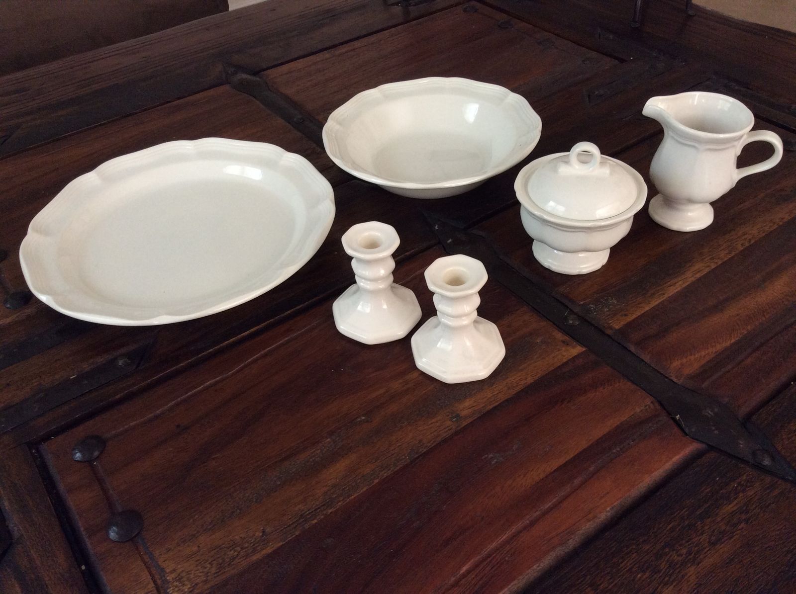 MIKASA 'FRENCH COUNTRYSIDE' SERVING PIECES