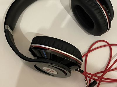 Beats Studio Over-Ear Headphones – Wired – Black/Red