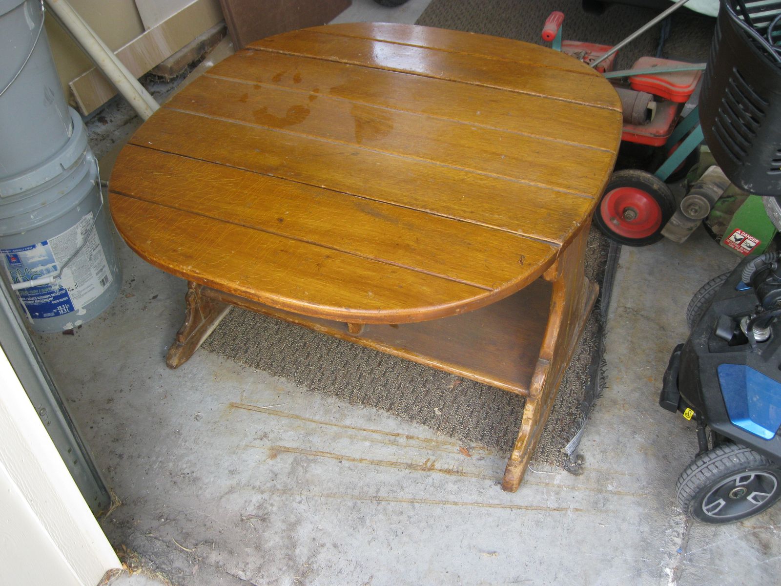FOLDING END TABLE