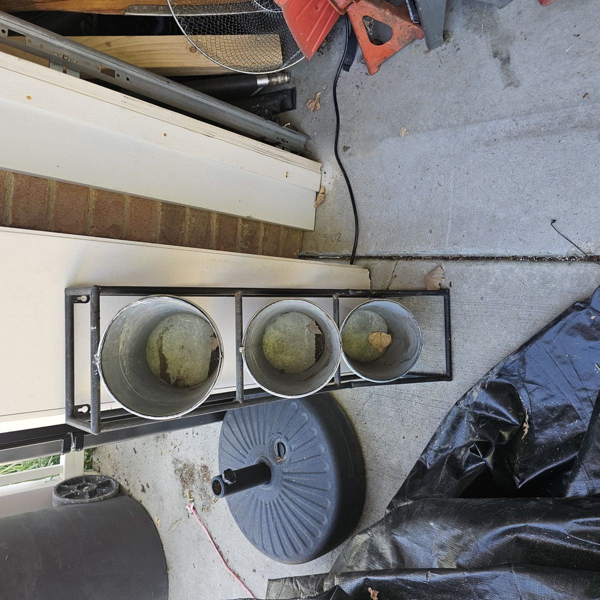 cute planter with 3 small pots and stand. planter