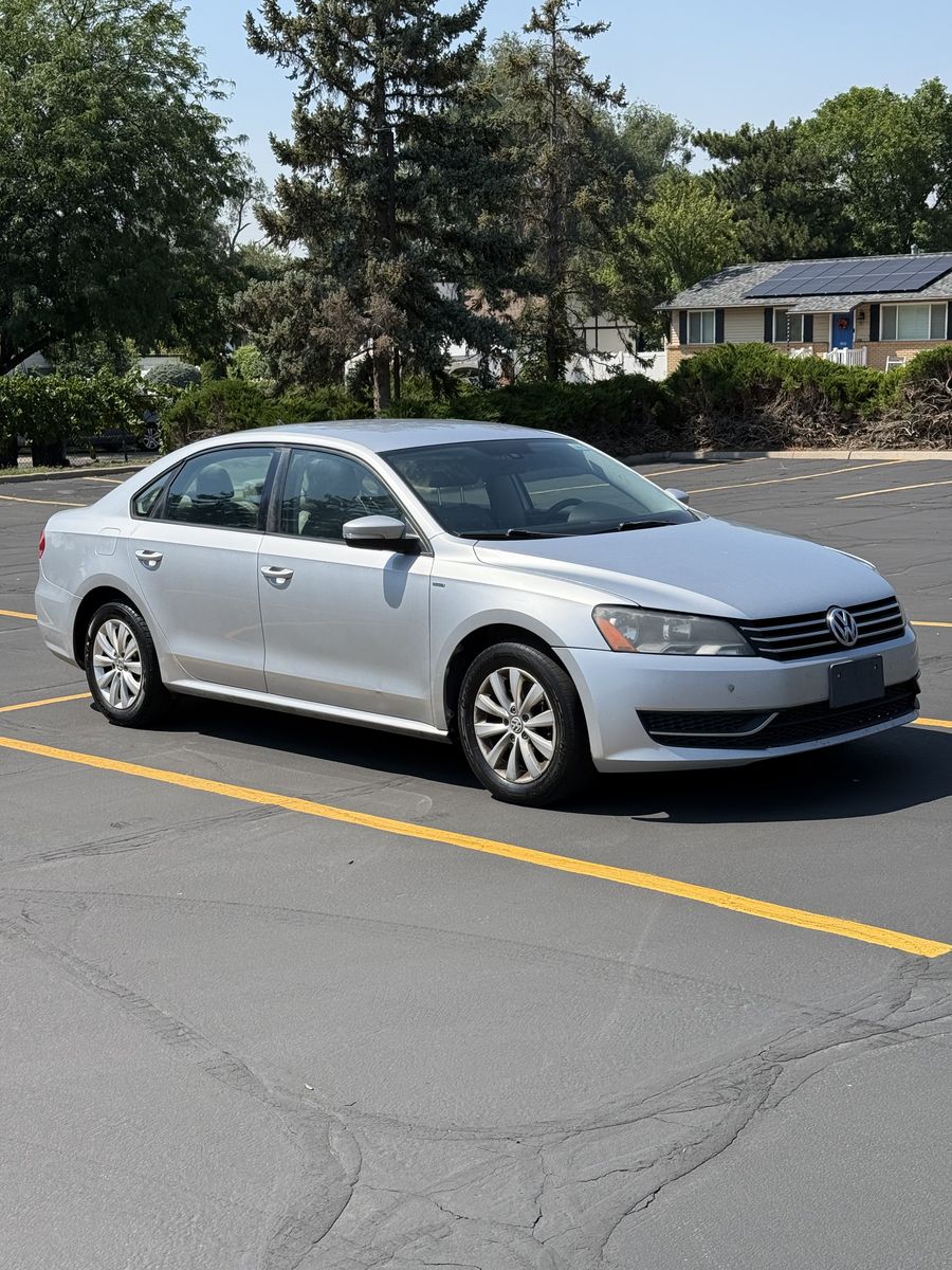 2013 Volkswagen Passat 2.5L Wolfsburg Edition