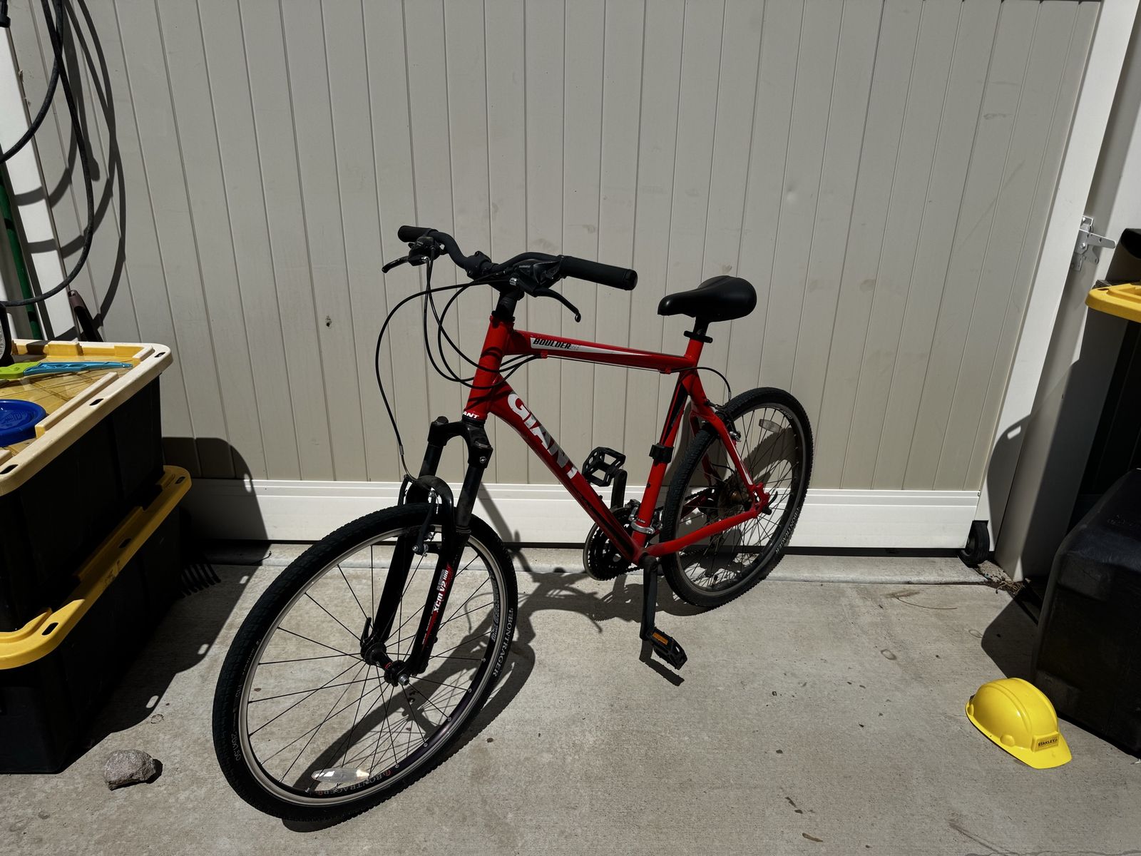 Giant Boulder SE Mountain Bike Red XL 26-Inch Wheels Hardtail