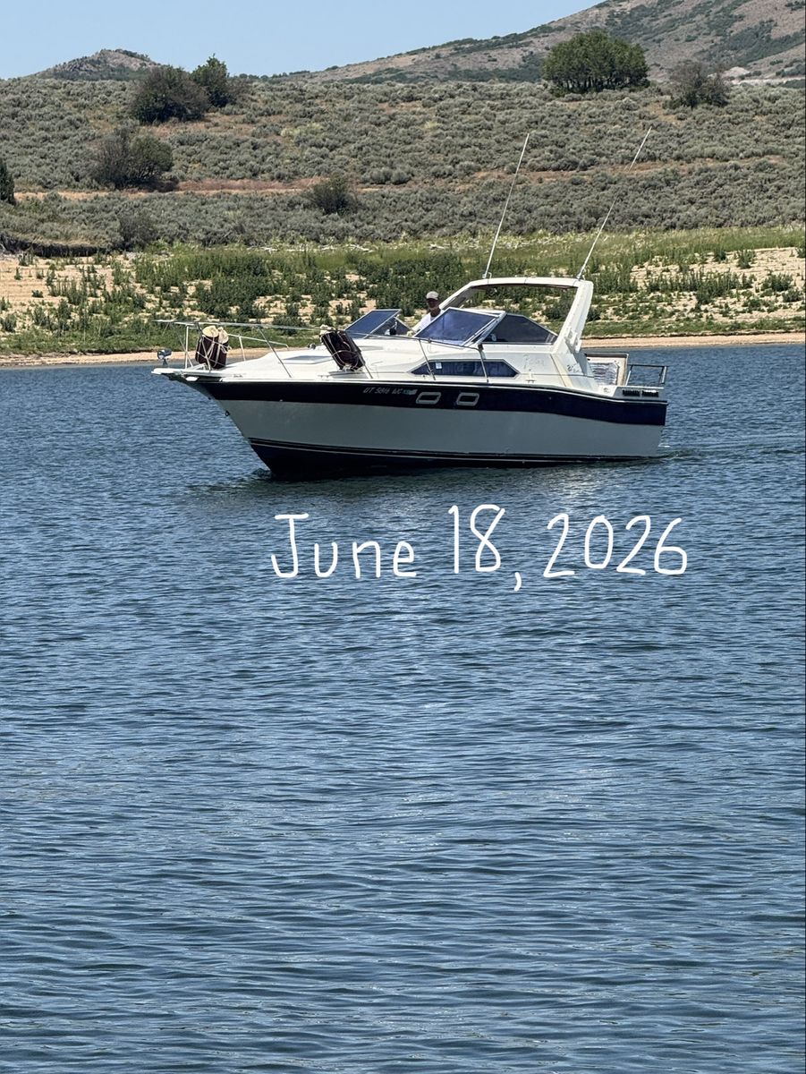 1983 Bayliner Contessa 2850 Sunbridge Cabin Cruiser