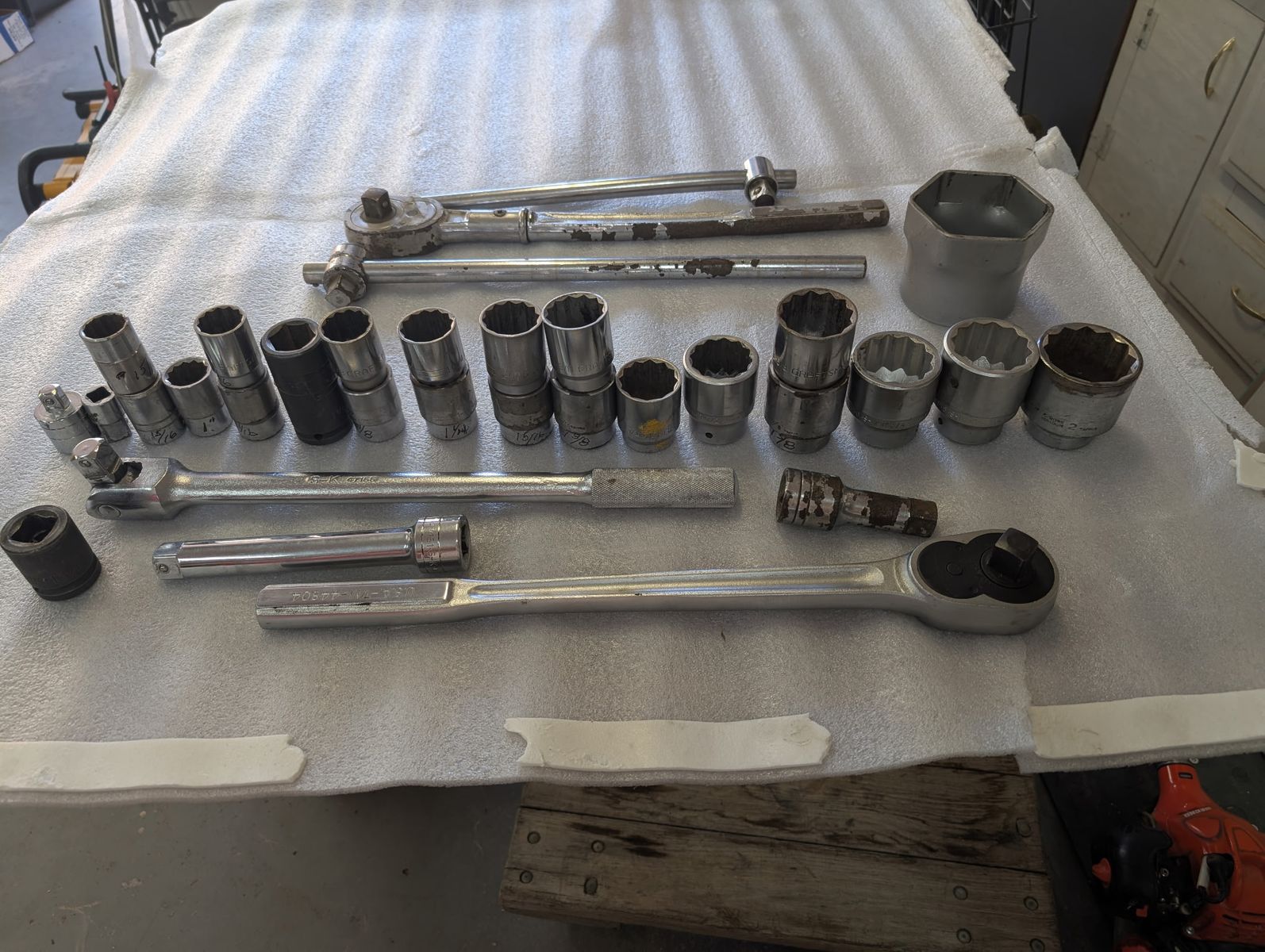 Drive sockets - ratchets+ breaker bars