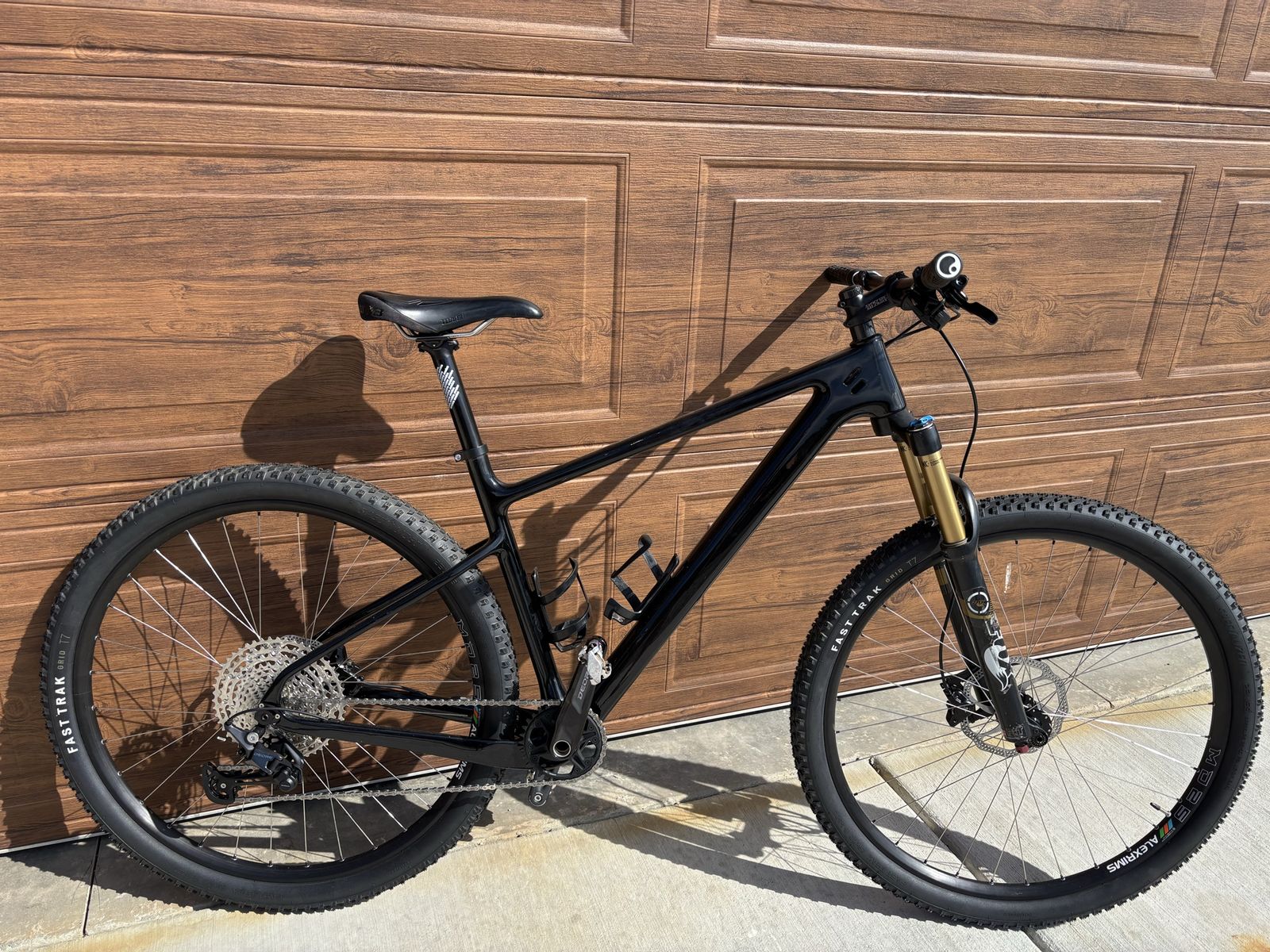 Airwolf custom carbon mountain bike gravel bike large and medium 