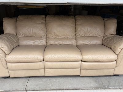 Leather couch with 2 recliners