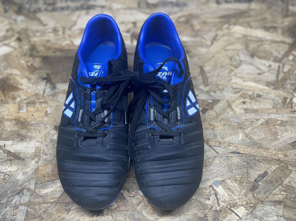 Unisex Soccer Cleats – Size 6 – Excellent Condition
