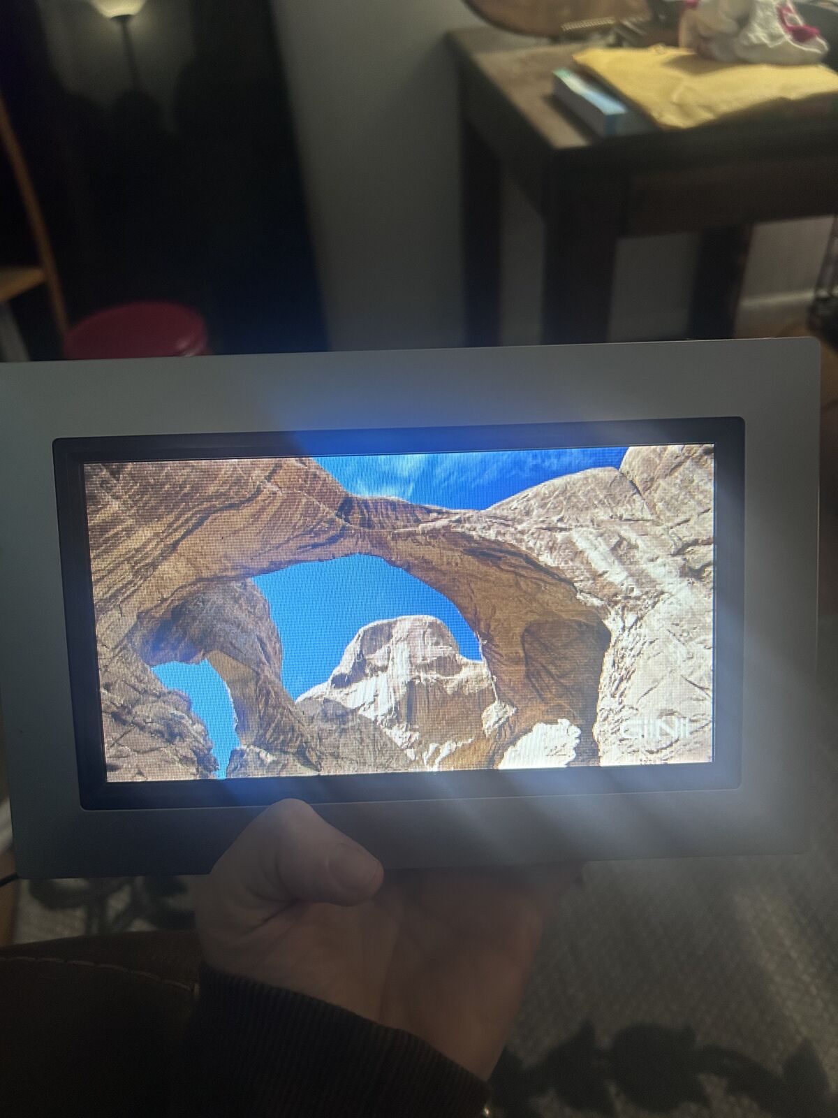 8 inch widescreen digital picture frame.