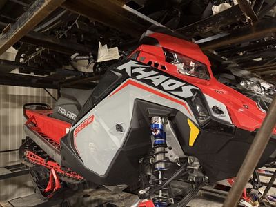 2025 Polaris® 850 RMK KHAOS 155 Storm Gray / Indy Red