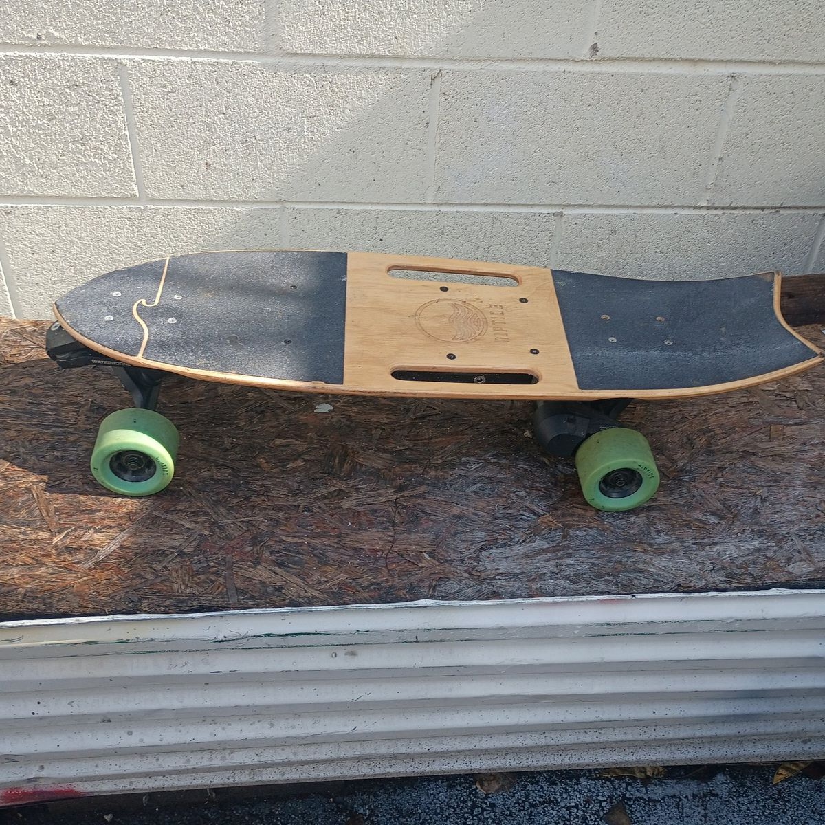 riptide R1 elite electric skateboard