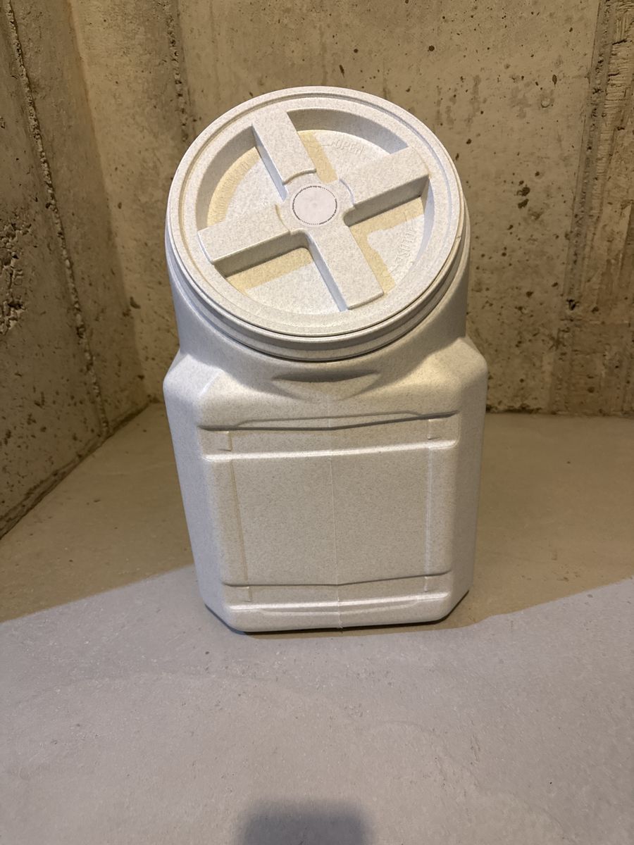 Stackable food storage