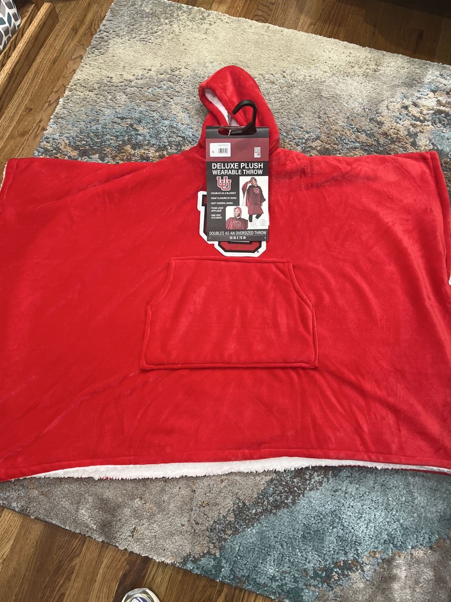 Warm Wearable “U” cape