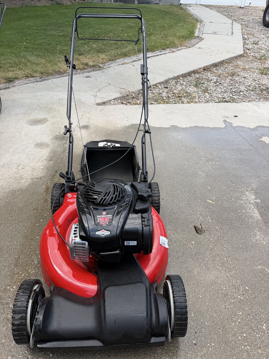 Yard Machine 550e Self Propelled lawn mower