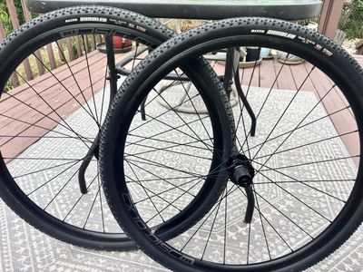 CX 1.0 Disc Tubeless Ready Wheelset w/ Maxxis 40cm