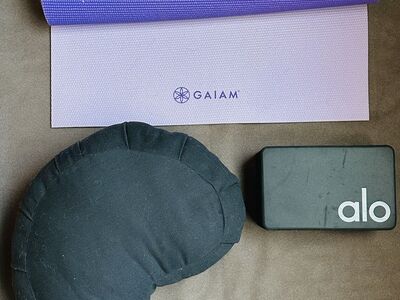 YOGA SET OF 3 MAT , BLOCK AND PILLOW