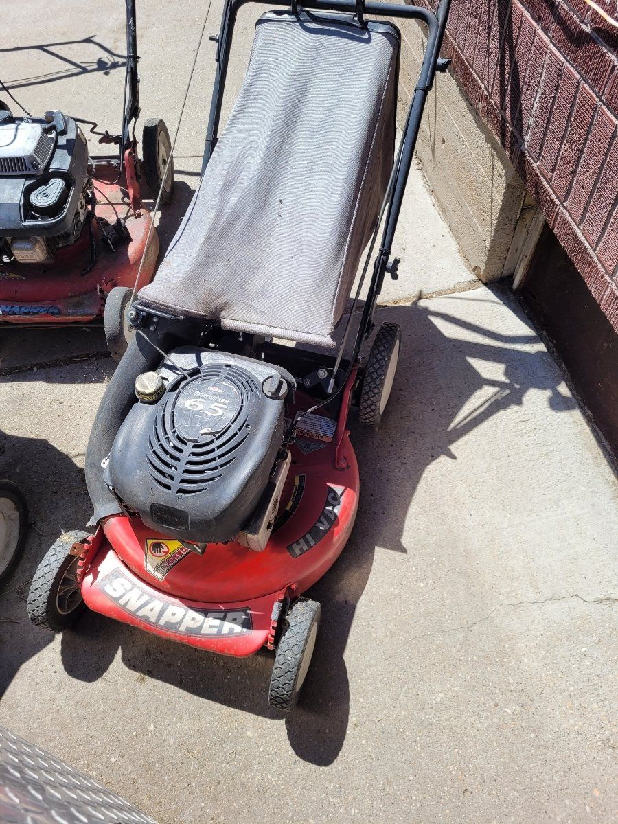 SNAPPER LAWN MOWERS