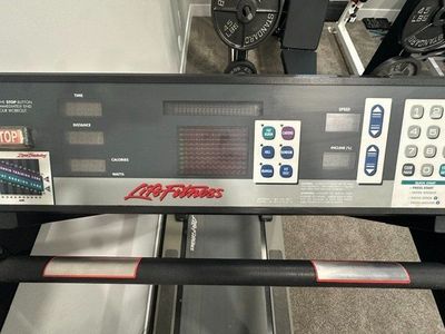 Commercial Life Fitness Treadmill with FlexDeck Cushioning – Great Condition