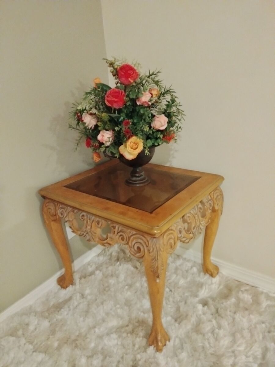 Matching side tables with glass top (2).