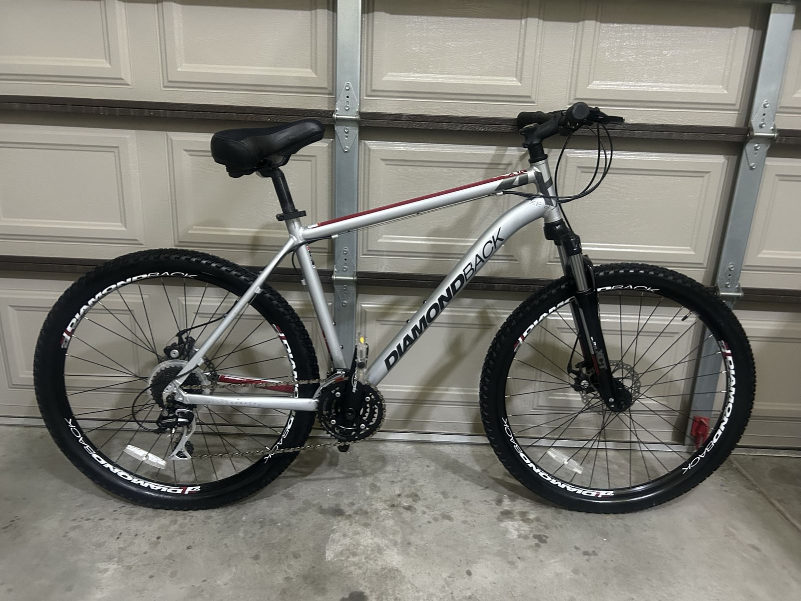 Diamondback Axis - 27.5” Large