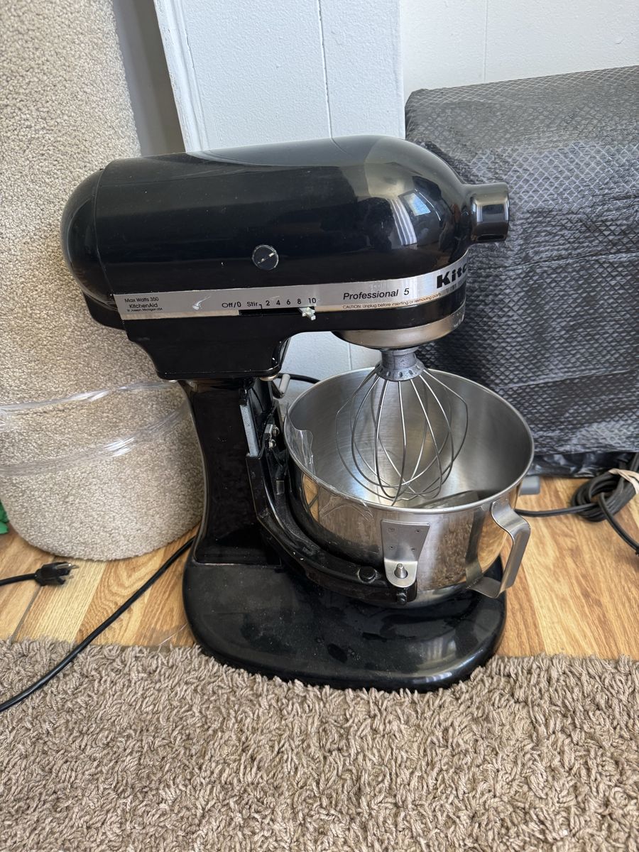 Heavy Vintage Kitchen Aid Professional 5 Plus Stand Mixer - Black + 2 Attachments
