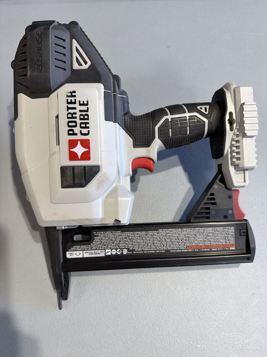 Porter-Cable 20V Max 18-Gauge Cordless Brad Nailer with Battery and Charger