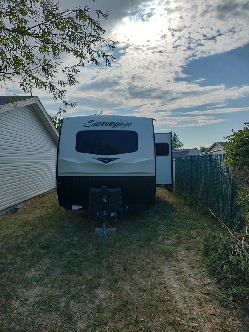 28' travel trailer