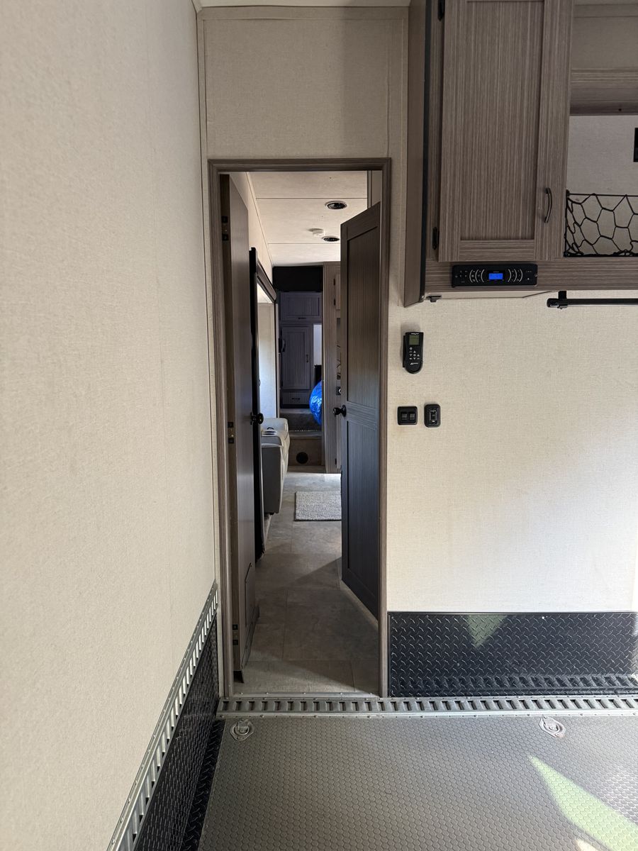 Main image 3
