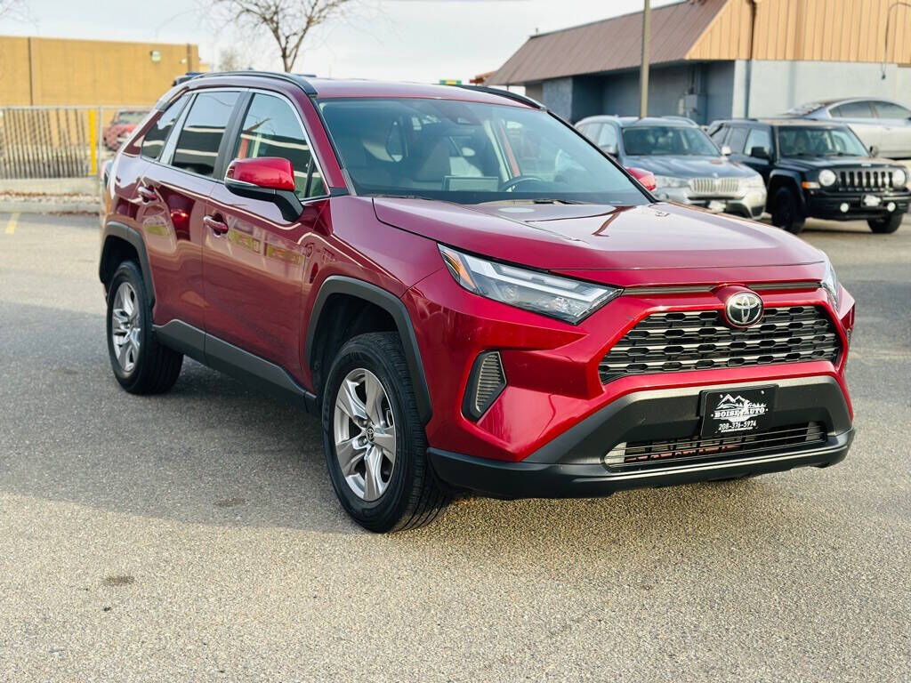 2023 Toyota RAV4 XLE