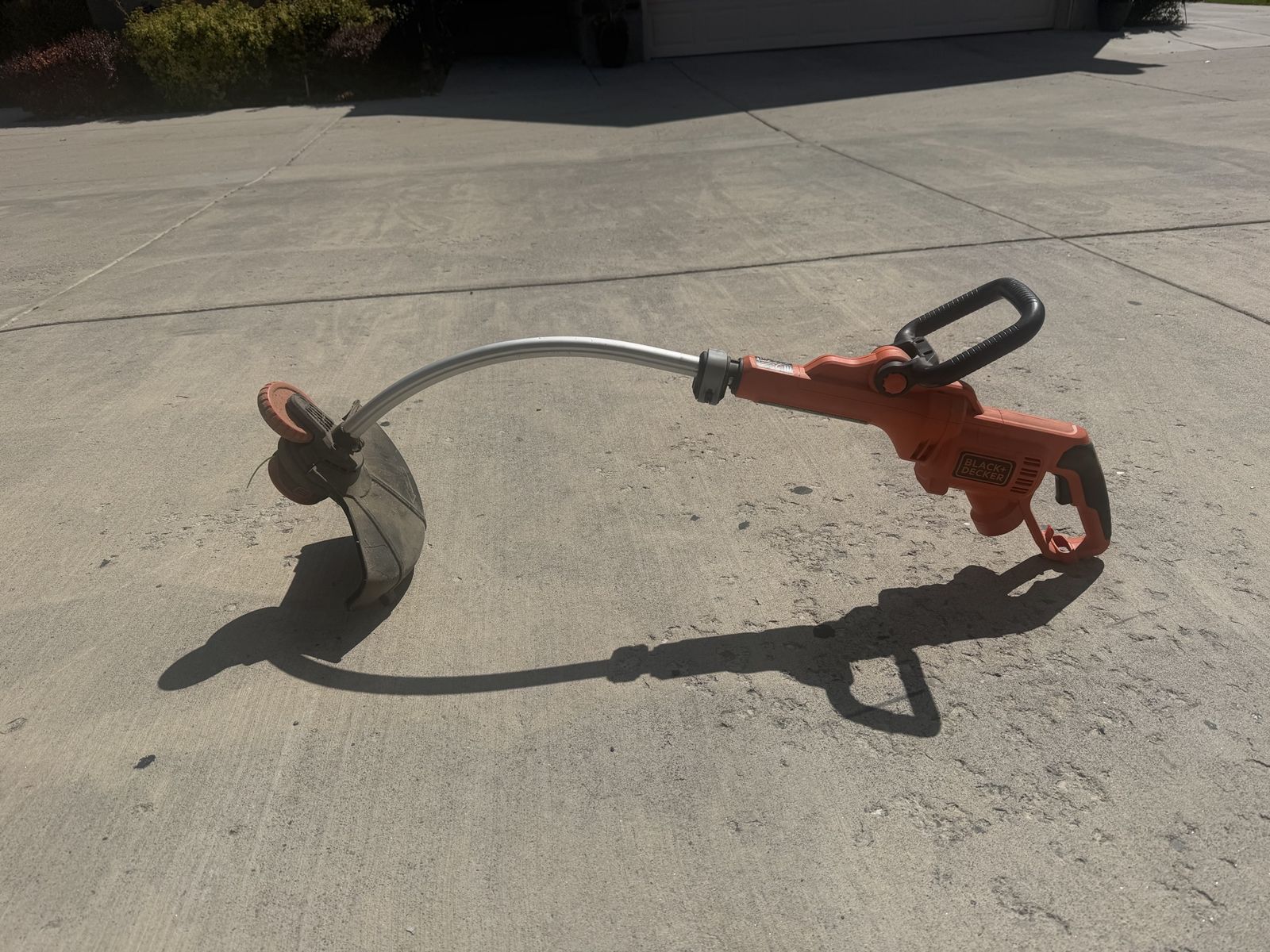 Black & Decker Electric Corded String Trimmer - Curved Shaft Weed Eater
