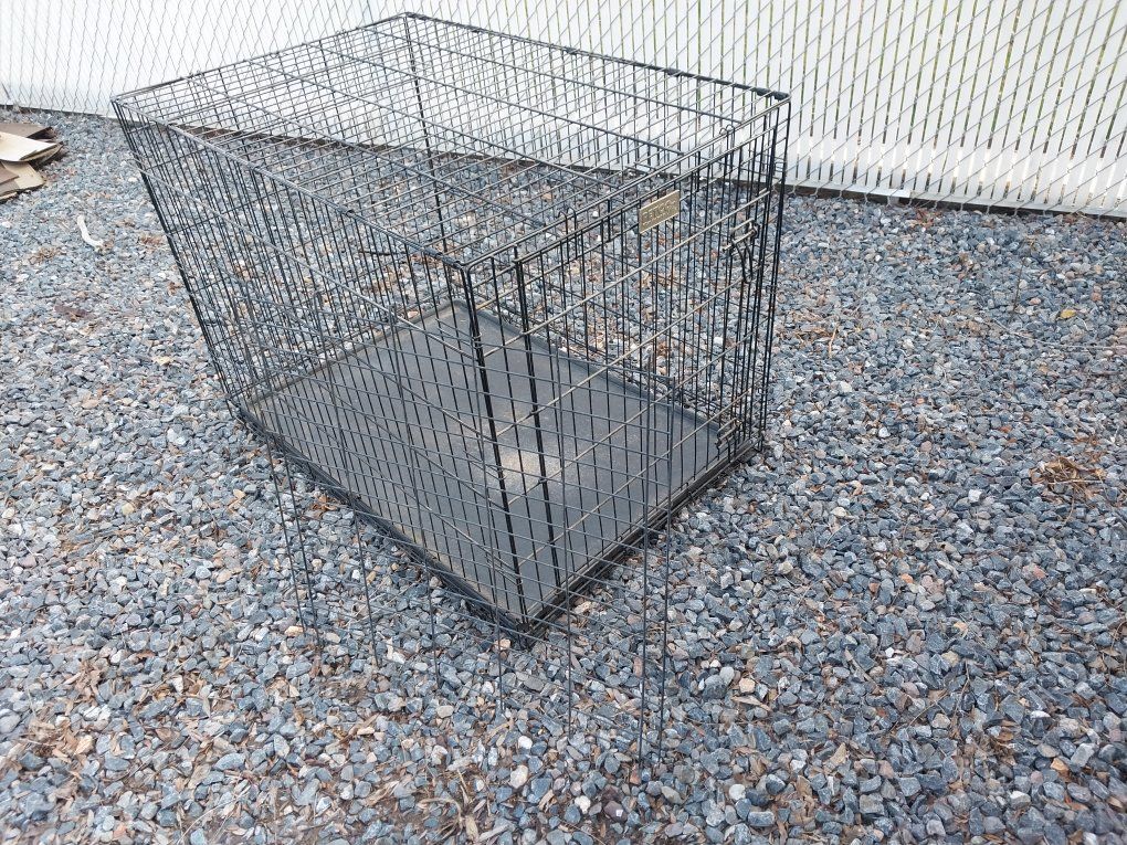 XL wire kennel with divider,  see size to confirm