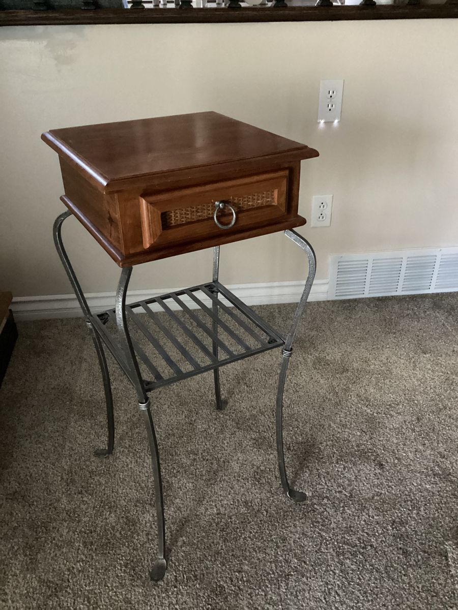 Accent end table