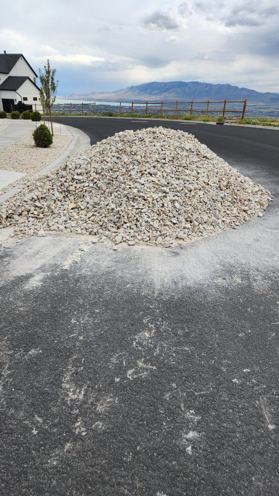 2"-3" Ash quartz rock/gravel