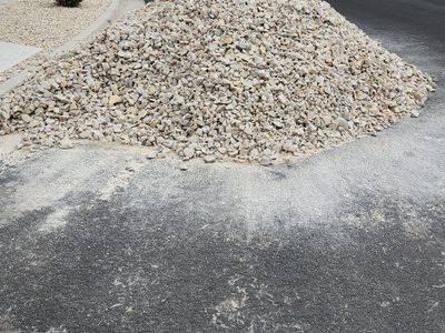 2"-3" Ash quartz rock/gravel