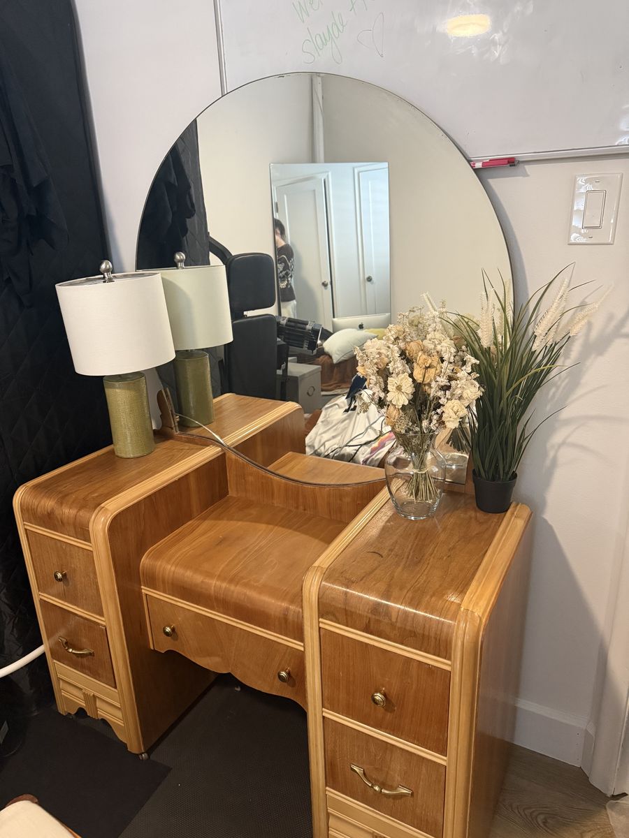 Circle Vintage Vanity