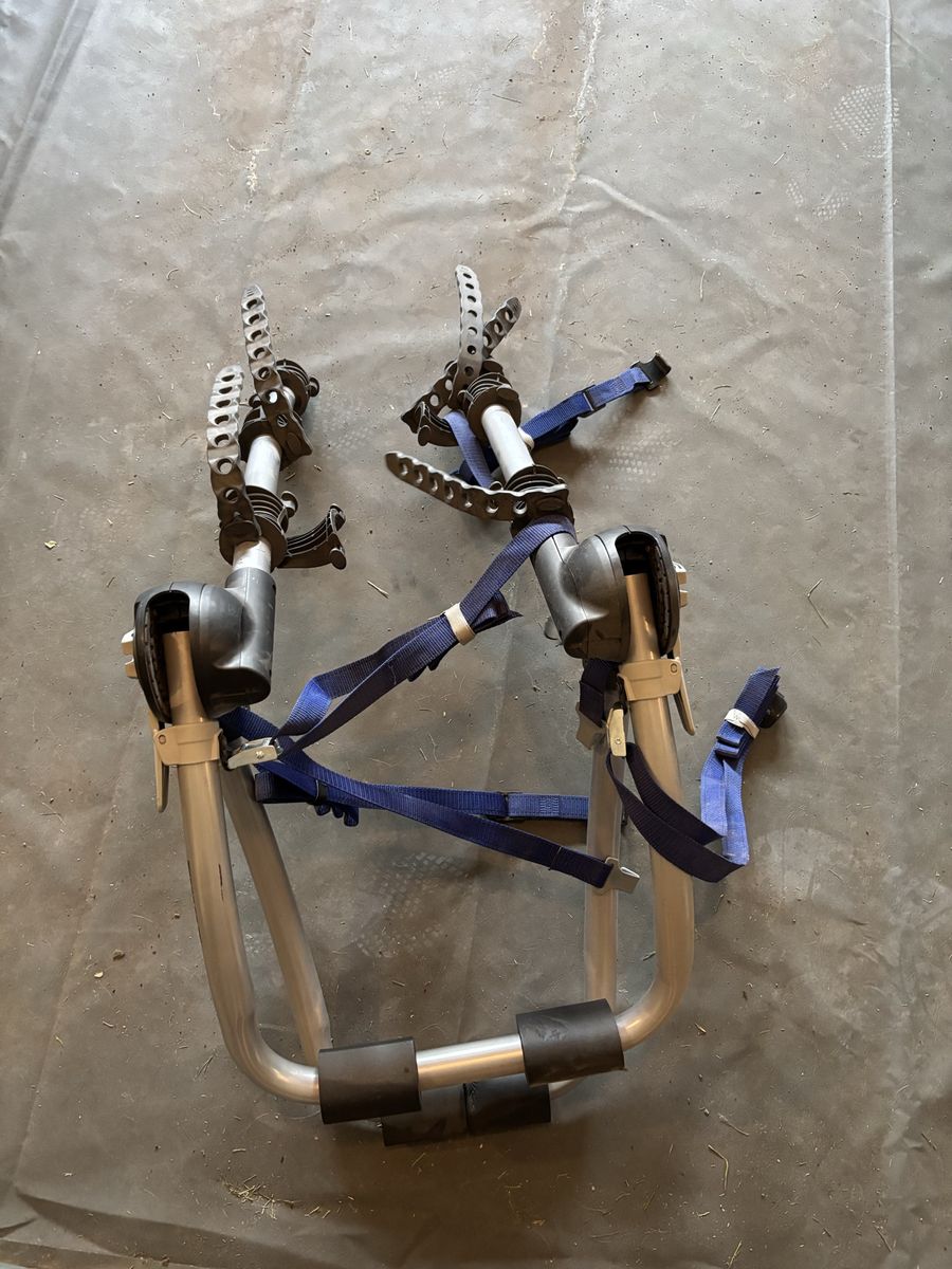 Thule 2-Bike Trunk Mount Bicycle Rack Carrier with Straps